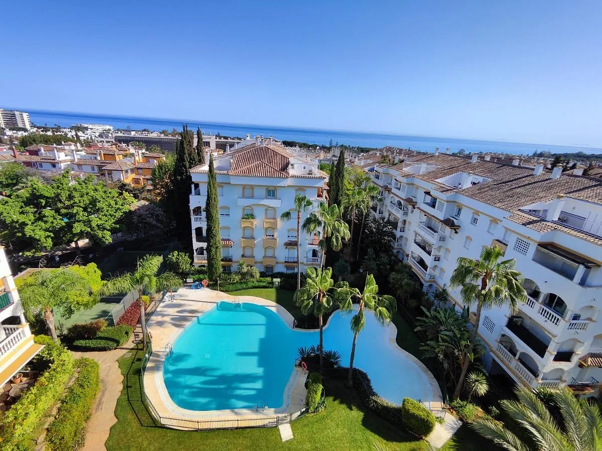Apartment ✰ Luxurious 5 Bedroom Penthouse. Sea Views. Hot Tub. Bbq. Golden Mile Marbella Spain