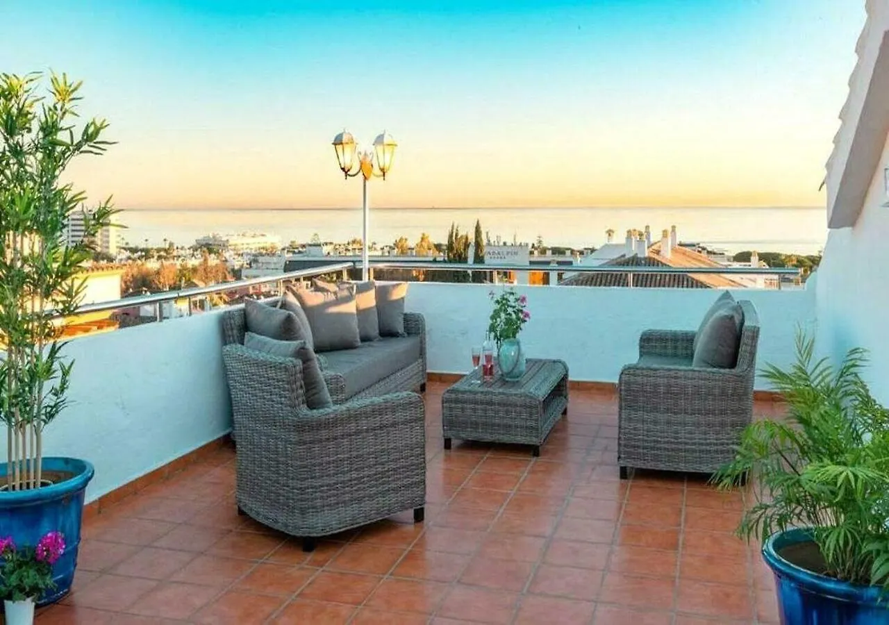 ✰ Luxurious 5 Bedroom Penthouse. Sea Views. Hot Tub. Bbq. Golden Mile Marbella Spain