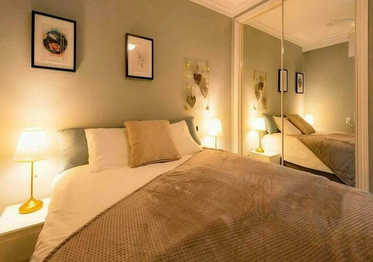 ✰ Luxurious 5 Bedroom Penthouse. Sea Views. Hot Tub. Bbq. Golden Mile Marbella Apartment