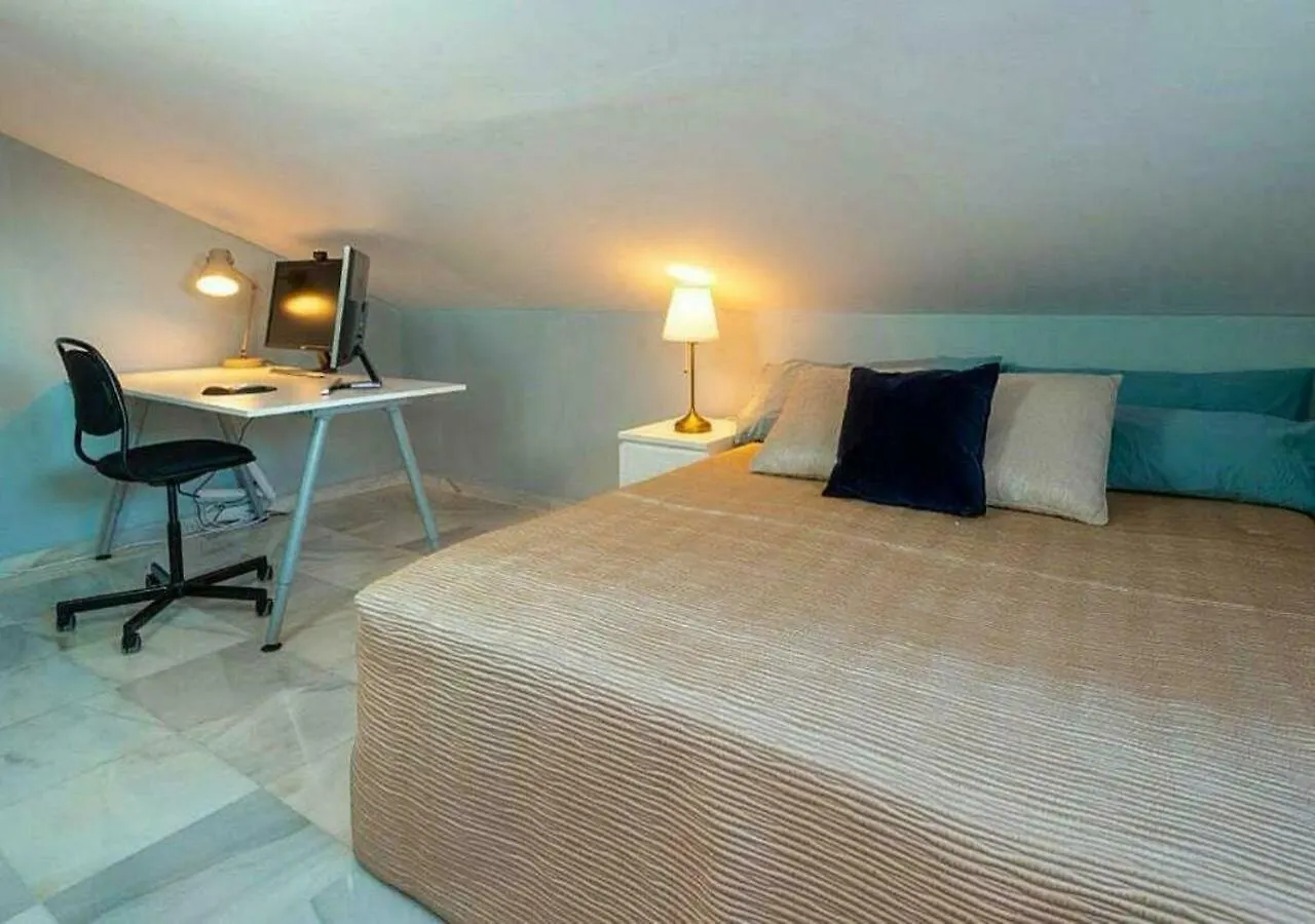 ✰ Luxurious 5 Bedroom Penthouse. Sea Views. Hot Tub. Bbq. Golden Mile Marbella