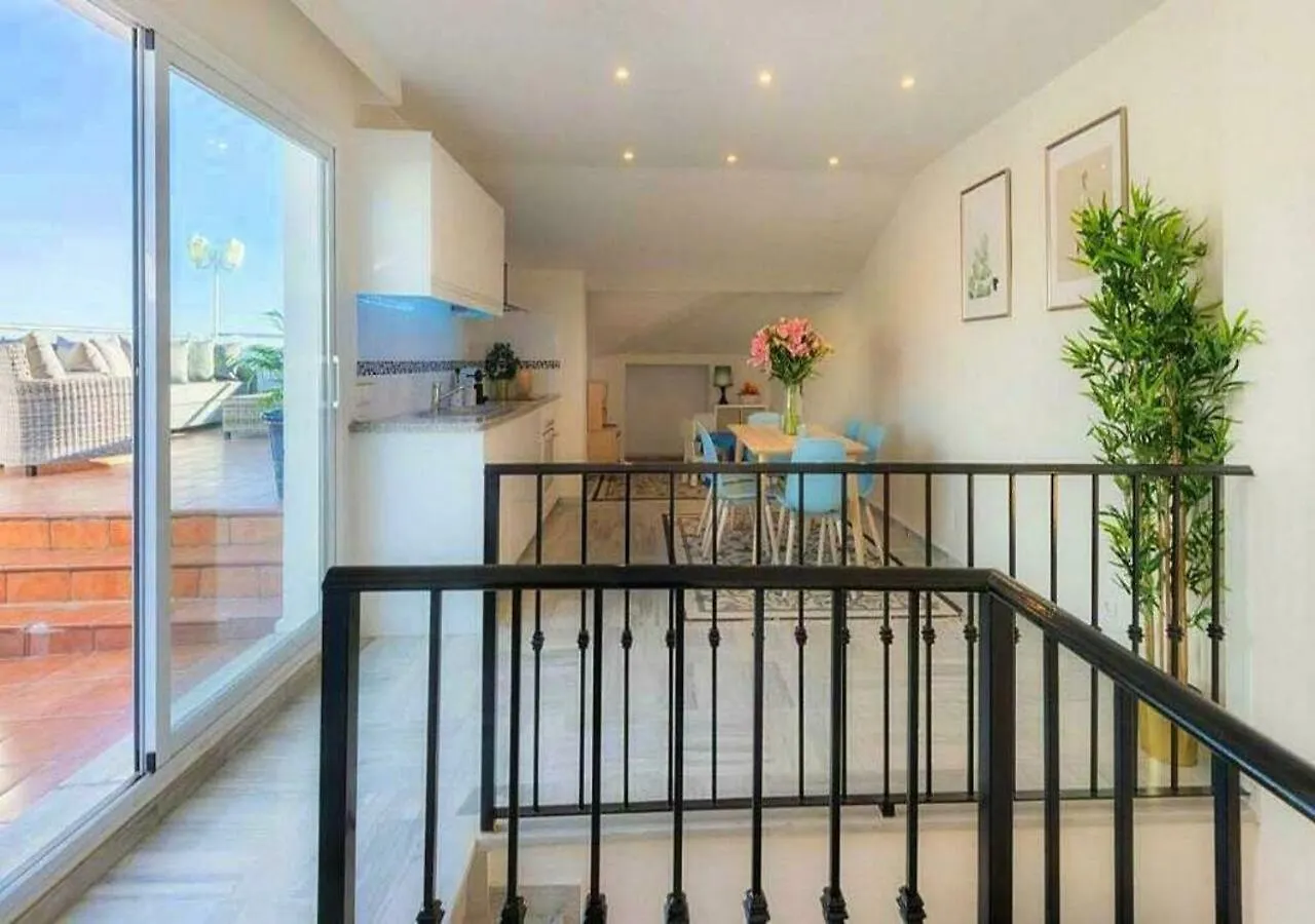 Apartment ✰ Luxurious 5 Bedroom Penthouse. Sea Views. Hot Tub. Bbq. Golden Mile Marbella