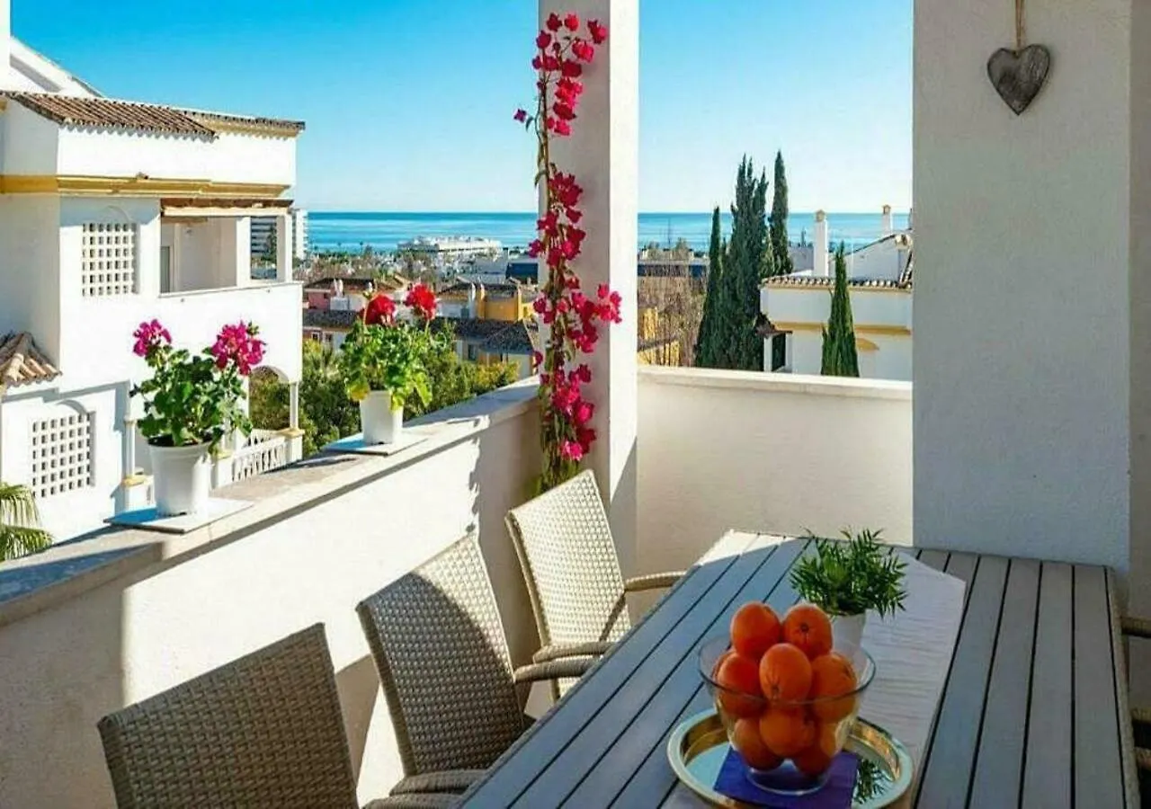 ✰ Luxurious 5 Bedroom Penthouse. Sea Views. Hot Tub. Bbq. Golden Mile Marbella Spain