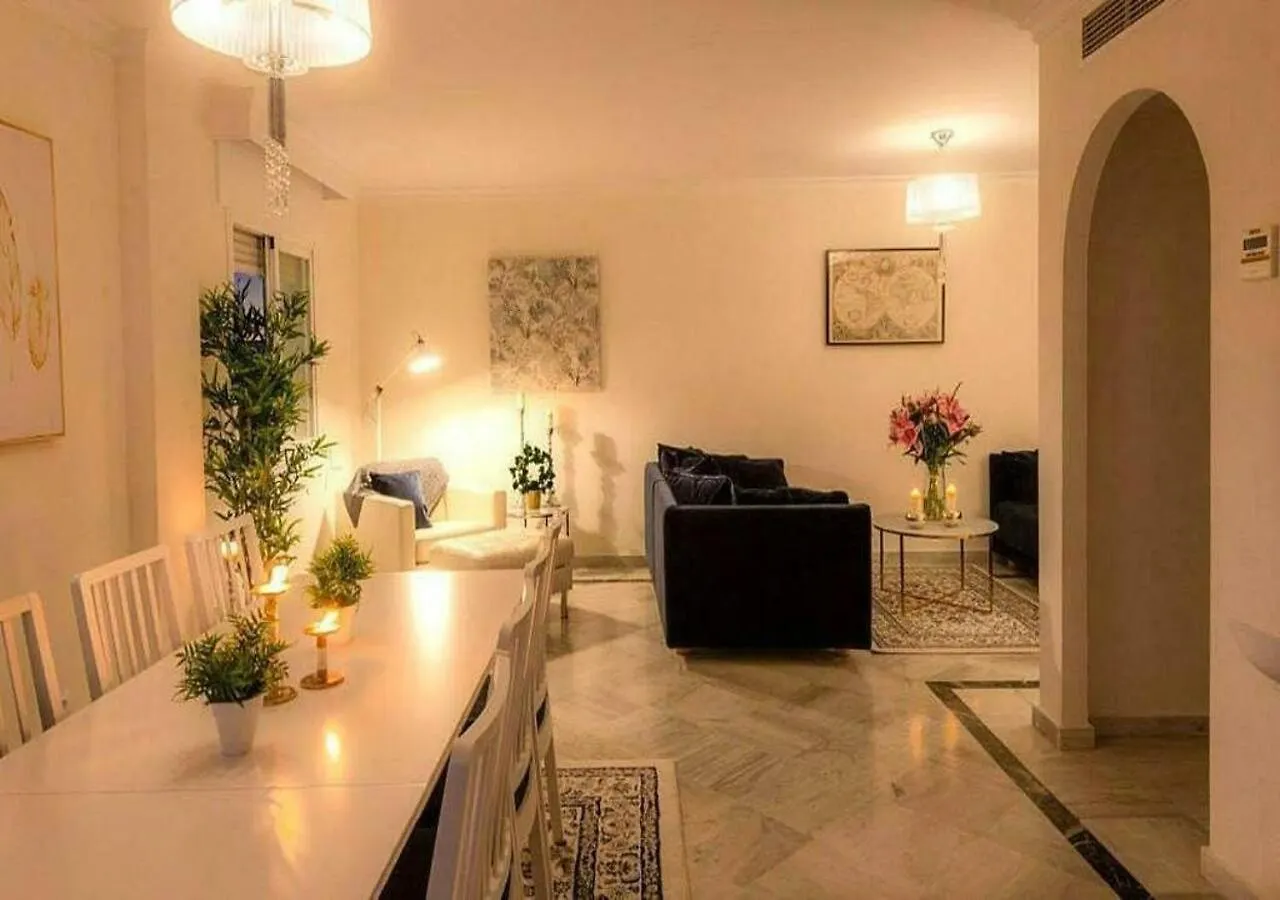 ✰ Luxurious 5 Bedroom Penthouse. Sea Views. Hot Tub. Bbq. Golden Mile Marbella Apartment