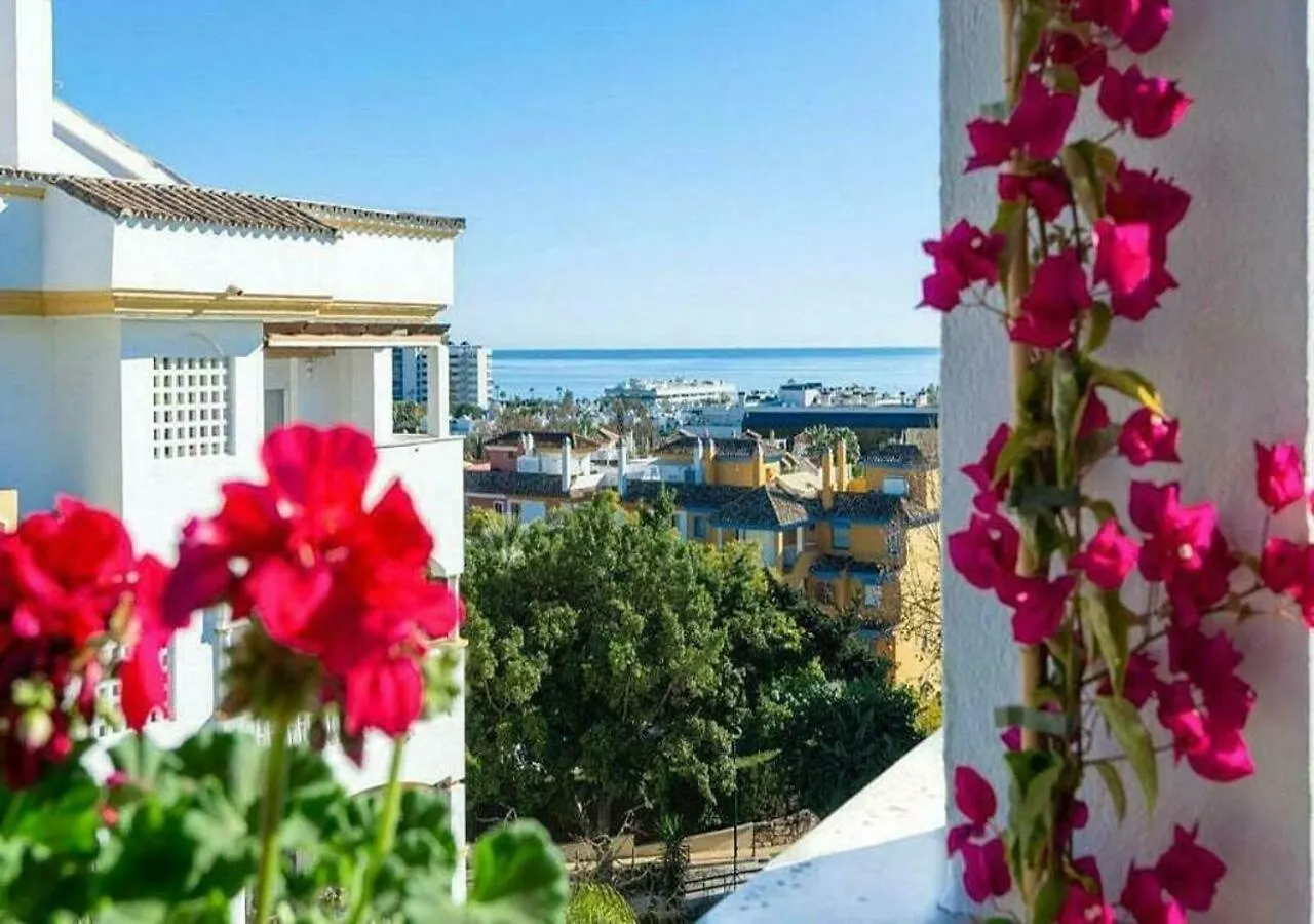 ✰ Luxurious 5 Bedroom Penthouse. Sea Views. Hot Tub. Bbq. Golden Mile Marbella 0*,  Spain