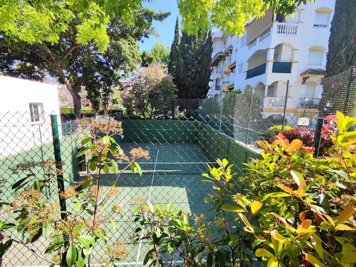 ✰ Luxurious 5 Bedroom Penthouse. Sea Views. Hot Tub. Bbq. Golden Mile Marbella Apartment