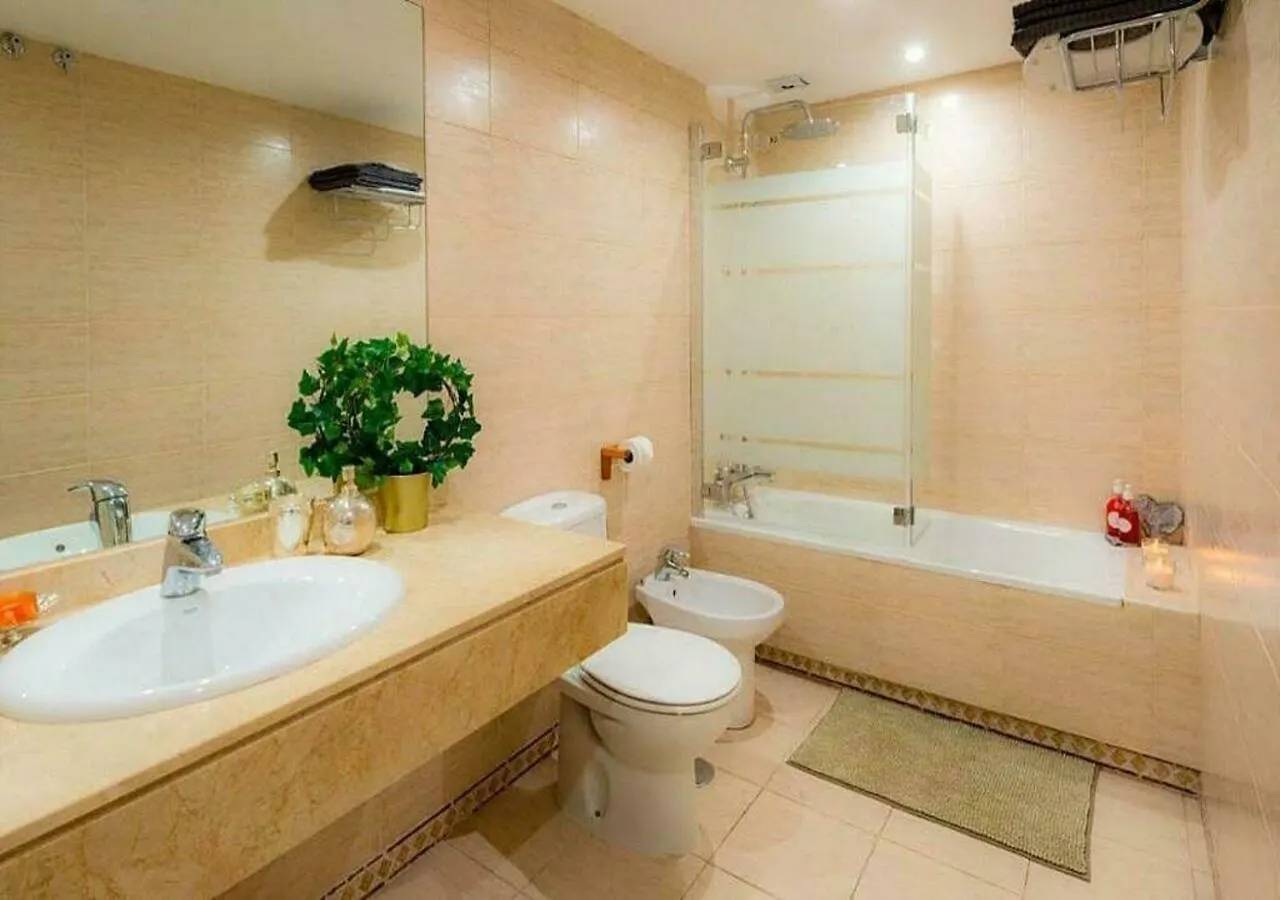 ✰ Luxurious 5 Bedroom Penthouse. Sea Views. Hot Tub. Bbq. Golden Mile Marbella