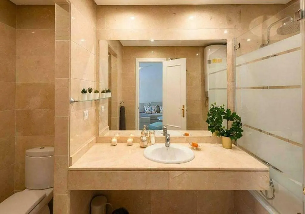 ✰ Luxurious 5 Bedroom Penthouse. Sea Views. Hot Tub. Bbq. Golden Mile Marbella Apartment