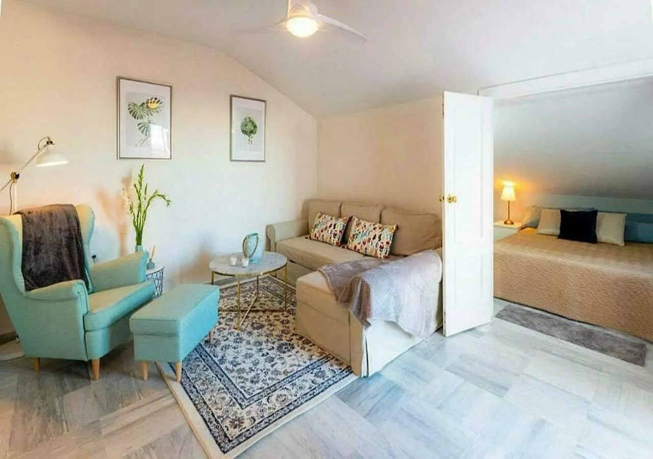 ✰ Luxurious 5 Bedroom Penthouse. Sea Views. Hot Tub. Bbq. Golden Mile Marbella Spain